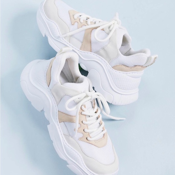 🔥Schutz  Leather Sneakers.🔥🔥🔥🔥🔥 - Picture 3 of 7